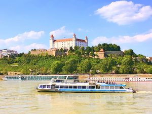 Bratislava pic 300x225 - 10 najkrajších hradov a zámkov na Slovensku