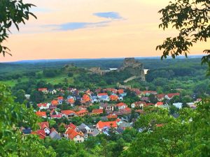 Hrad Devín 300x225 - 10 najkrajších hradov a zámkov na Slovensku