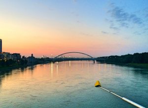 Most Apollo 300x219 - Bratislava- Zoznam 12 miest, ktoré v Bratislave musíte vidieť