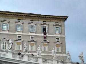 Pápež Rím 300x225 - Rím-V každom zákutí tohoto mesta na vás číha kus histórie