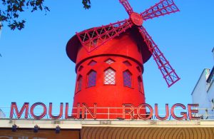 Molin Rouge 300x195 - Paríž-10 najkrajších pamiatok tohoto romantického mesta