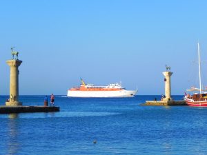 kolos 1 300x225 - Rhodes- 7 Sights That You Must See When Visiting Rhodes!