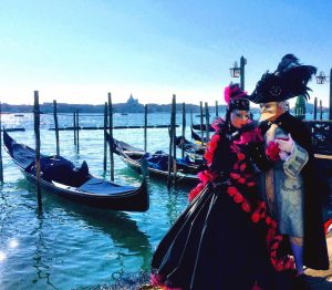 IMG 1554 1 300x262 - Pamiatky, gondoly, ale aj karneval- to všetko ponúkajú Benátky