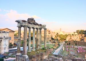 Forum Romanum rome 2018 300x212 - Rím- 20 najvýznamnejších pamiatok, ktoré určite musíte vidieť