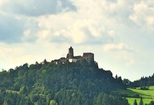 hrad Strľubovňa 300x204 - Stará Ľubovňa- Čím je Stará Ľubovňa tak významná?