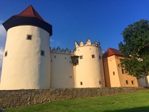 Kežmarský hrad 300x225 - Kežmarok-Prečo by ste mali Kežmarok navštíviť?