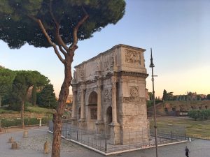 Triumpfbogen Rome 1 300x225 - Rím- 20 najvýznamnejších pamiatok, ktoré určite musíte vidieť