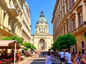 San stephans Basilica 300x224 - Budapešť- 12 najkrajších pamiatok a atrakcií