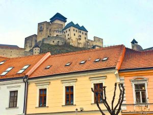 Hrad Trenčín 300x225 - 10 najkrajších hradov a zámkov na Slovensku