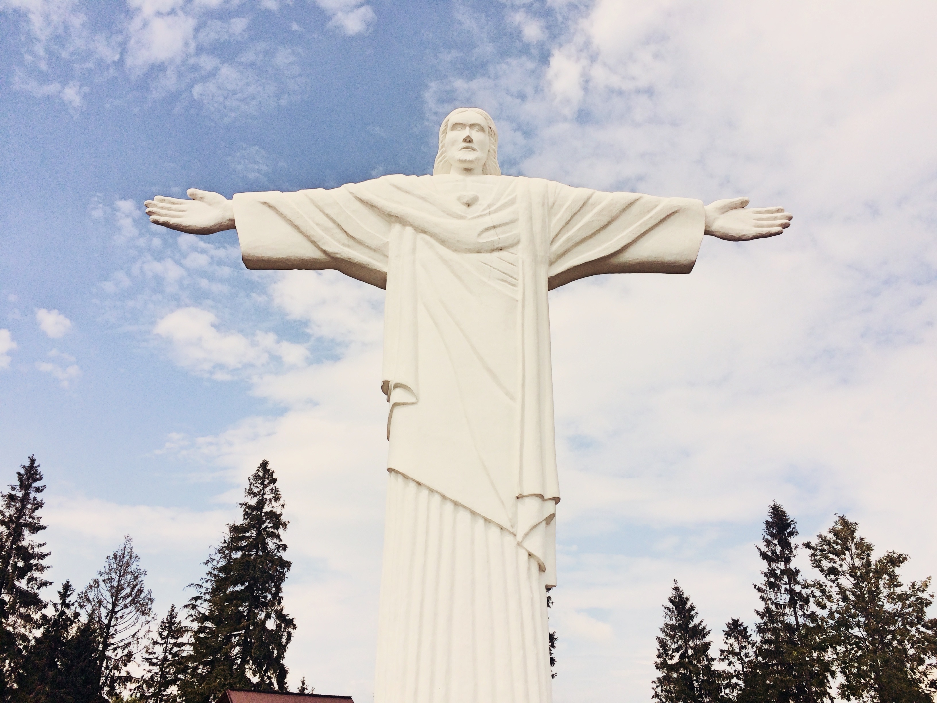 Slovesnko-socha-Ježiša-Krista