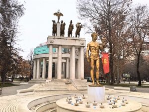 Fallen heroes of macedonia 300x225 - Skopje-mesto sôch a rozmanitej kultúry