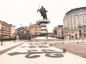 Skopje hlavné námestie 300x225 - Macedónsko- 2 dni strávené v Skopje s výletom do Ohridu