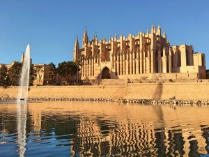 Palma de Mallorca cathedral 300x225 - Mallorca-najkrajší ostrov na Baleároch