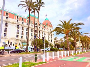 Nice neonegro 300x225 - Francúzsko a Monako-5 najkrajších miest Azurového pobrežia