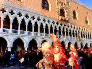 Benátky masky 300x225 - Benátky-Photo Diary zo slávneho benátskeho Karnevalu