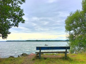 Švédsko jazero 300x225 - Štokholm-Čo navštíviť v meste prezývanom Benátky severu