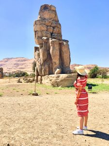 Memnonove kolosy a ja 225x300 - Luxor- explore Egyptian history in one place