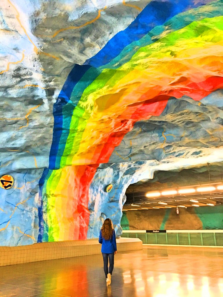 Stadion station 1 768x1024 - Štokholm-Metro Art-Zoznam 8 najkrajších staníc metra