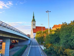 Bratislava Dóm sv. Martina 300x225 - Bratislava- Zoznam 12 miest, ktoré v Bratislave musíte vidieť