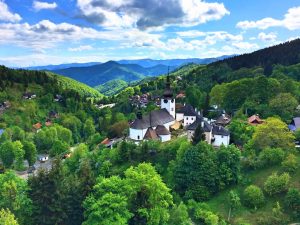 Špania Dolina2 1 300x225 - 10 najkrajších kostolíkov na Slovensku