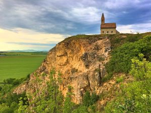 DRAŽOVCE 300x225 - 10 najkrajších kostolíkov na Slovensku