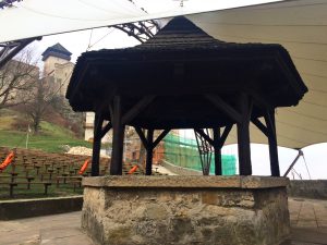 Omarova studňa 300x225 - Trenčín-Čo navštíviť v tomto historickom meste