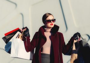 shopping 300x213 - Fast fashion je jednou z príčin klimatickej krízy