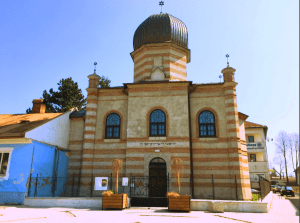 Brezno synagoga 300x223 - TOP 10 najkrajších synagóg na Slovensku