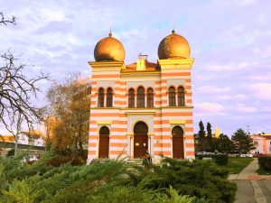 Malacky synagoga 300x225 - TOP 10 najkrajších synagóg na Slovensku