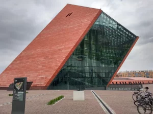 Gdansk museum of II. world war 300x225 - 15 najlepších múzeí v Európe, ktoré sa určite oplatí navštíviť